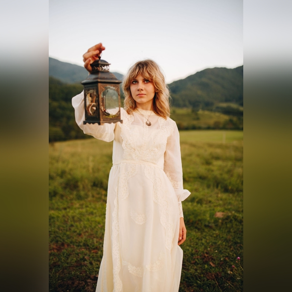 Vintage Lace Longsleeved Dress